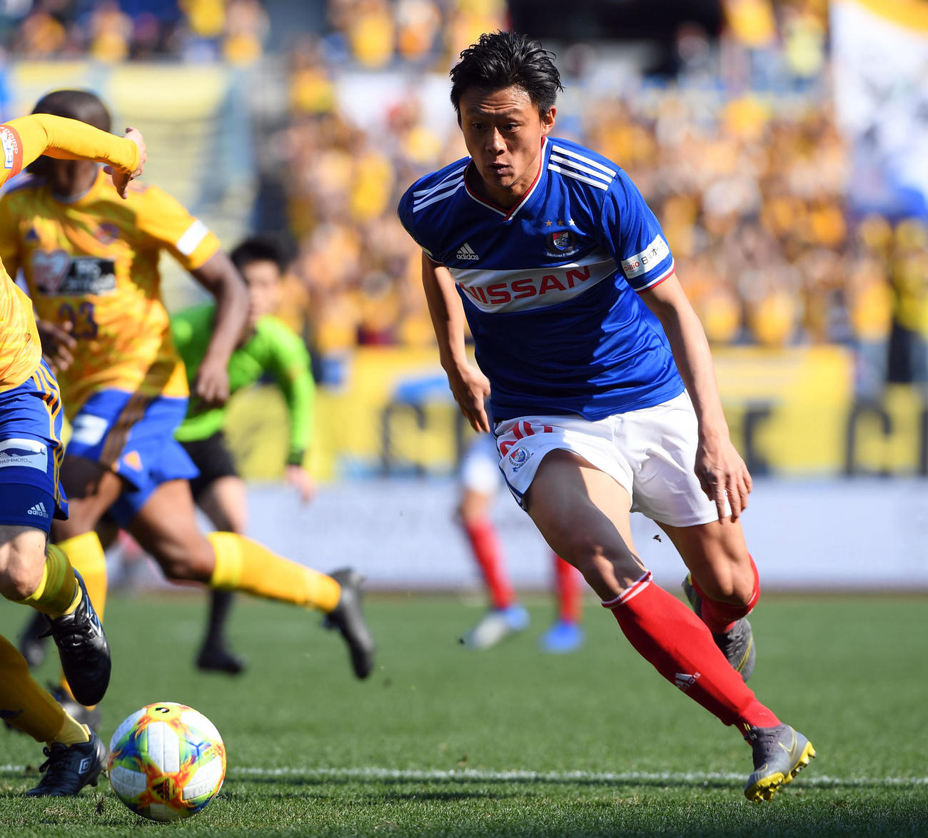 横浜対仙台　後半、ボールを追う横浜FW李忠成（2019年3月2日撮影）