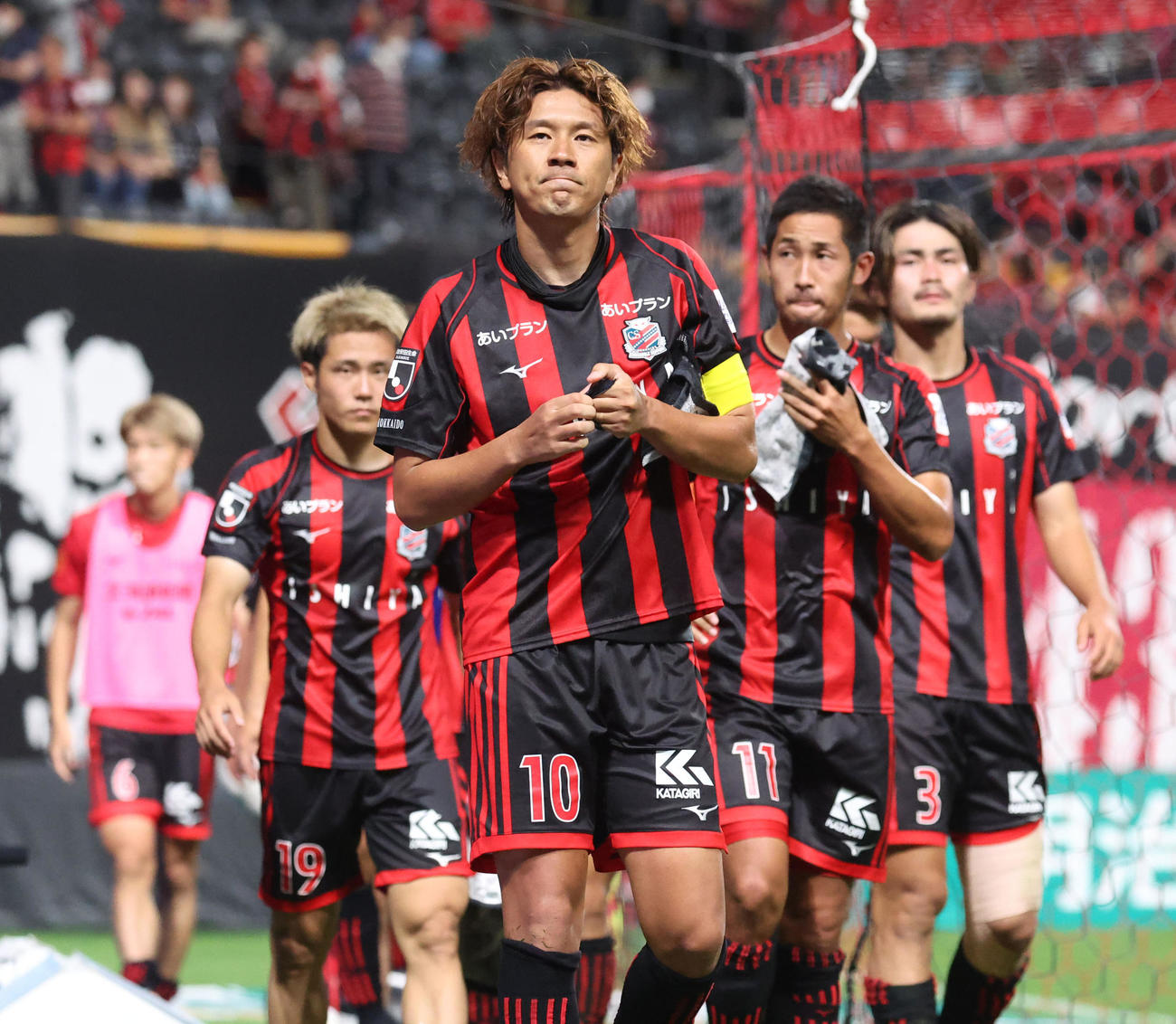 札幌対湘南　湘南に敗れ険しい表情の札幌宮沢（撮影・佐藤翔太）