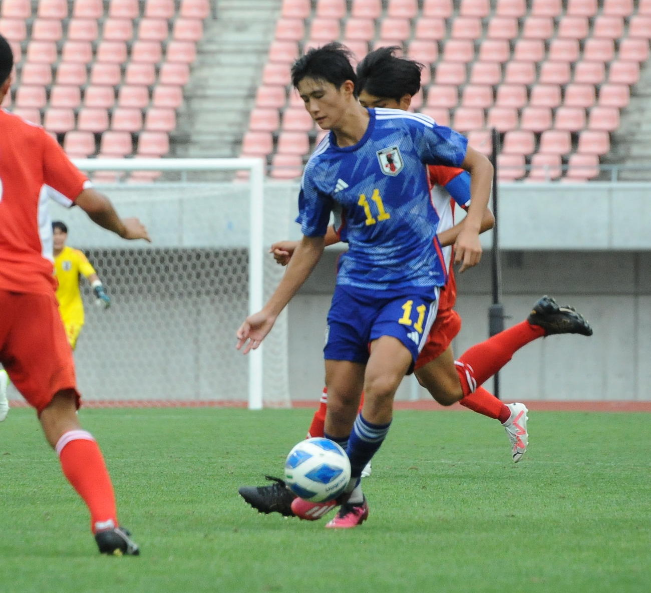 この日ハットトリックのU－17日本代表・神代がパスを出す