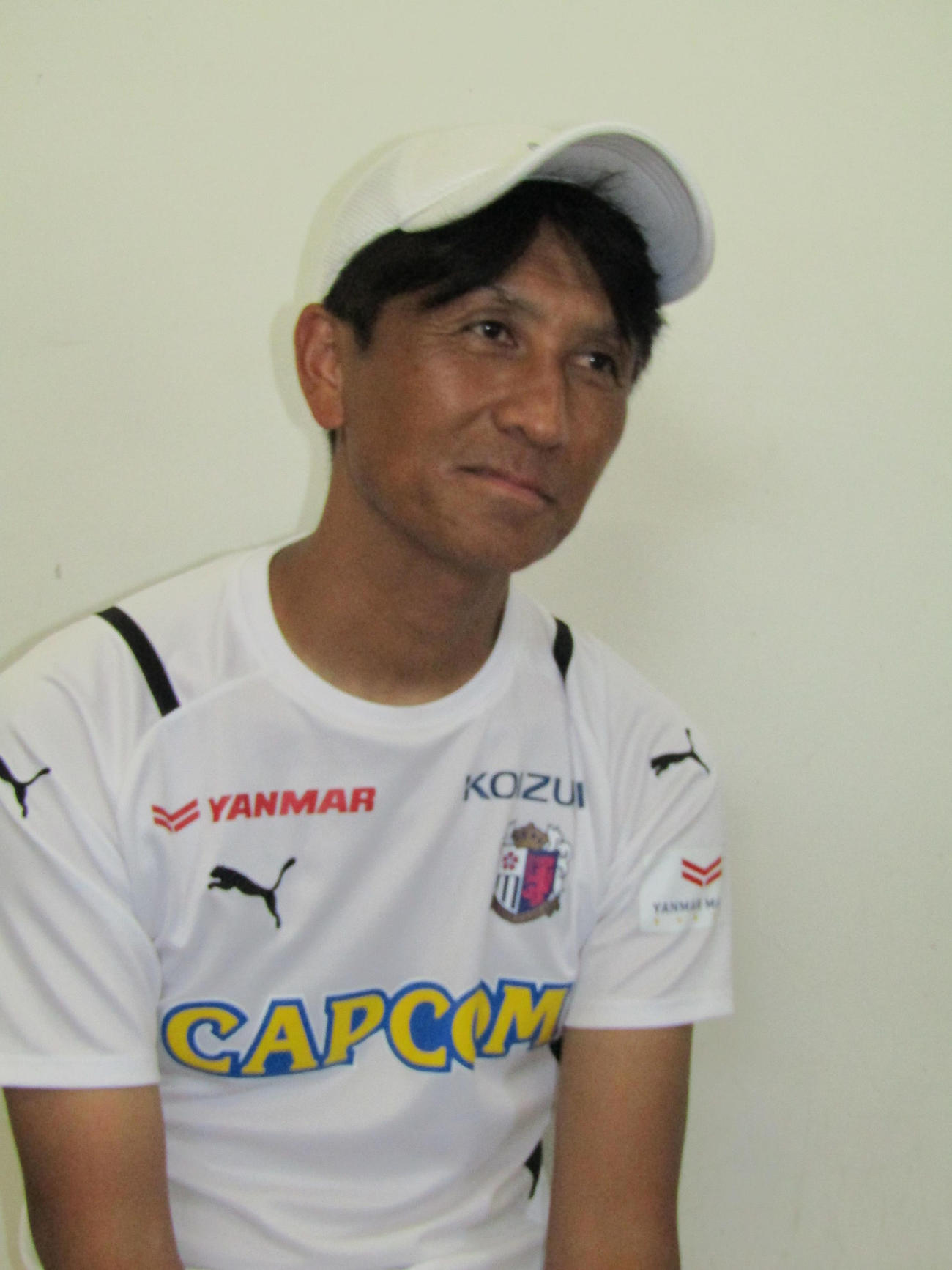 取材に応じるC大阪小菊監督