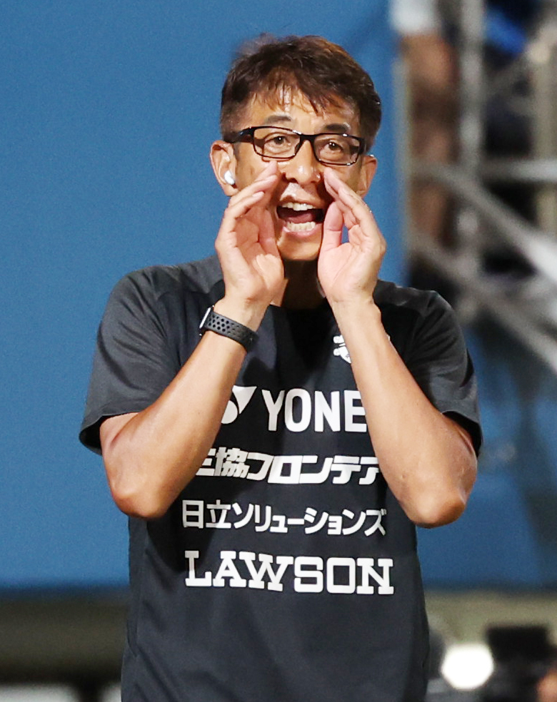 指示を出す柏井原監督（2023年9月17日撮影）