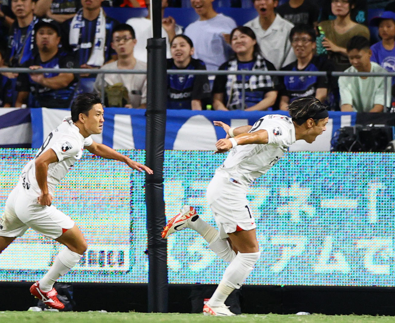 G大阪対浦和　後半、浦和高橋はヘディングシュートを決め喜ぶ（撮影・上山淳一）