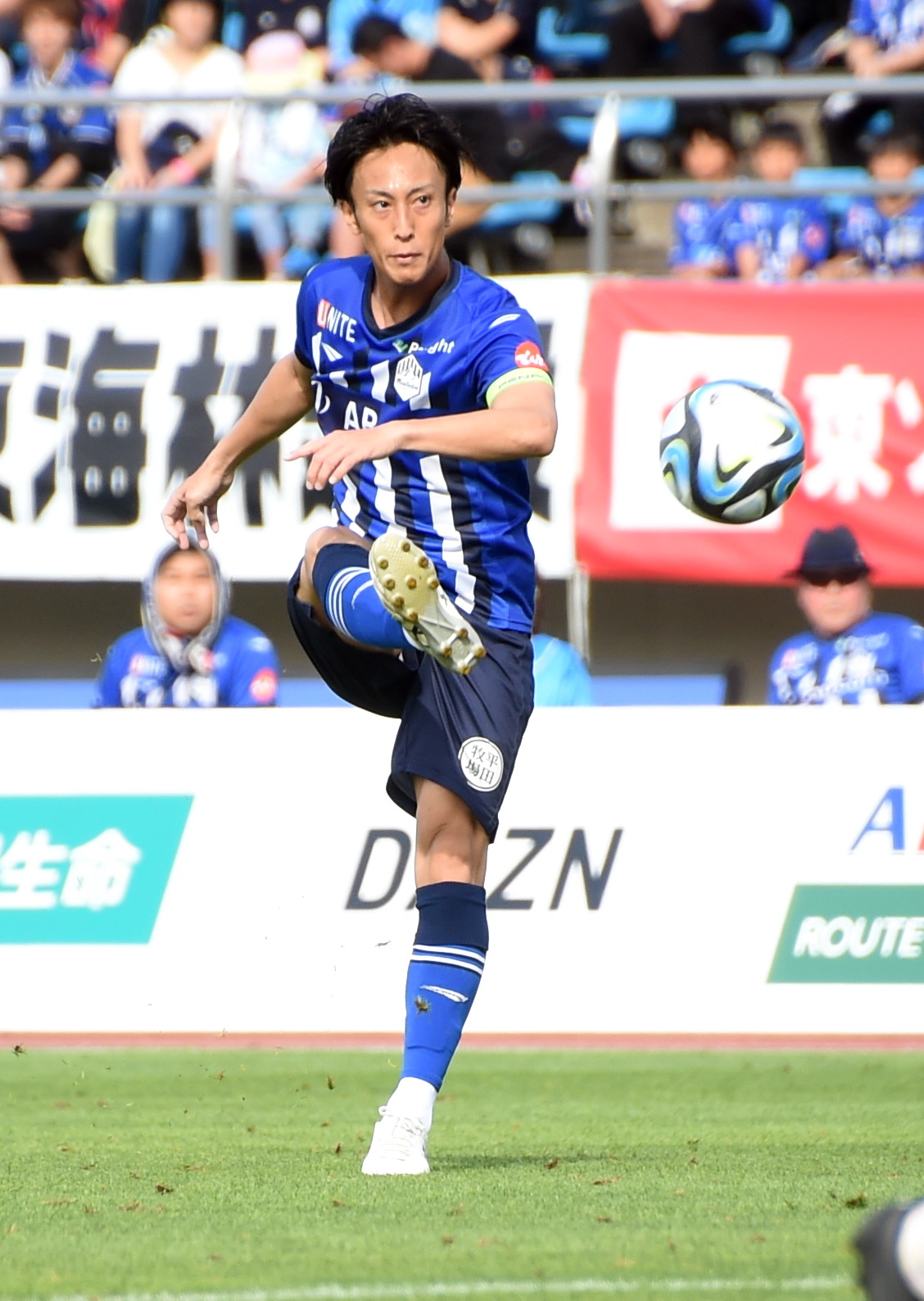 山形対徳島　パスを出す山形MF南（撮影・山田愛斗）