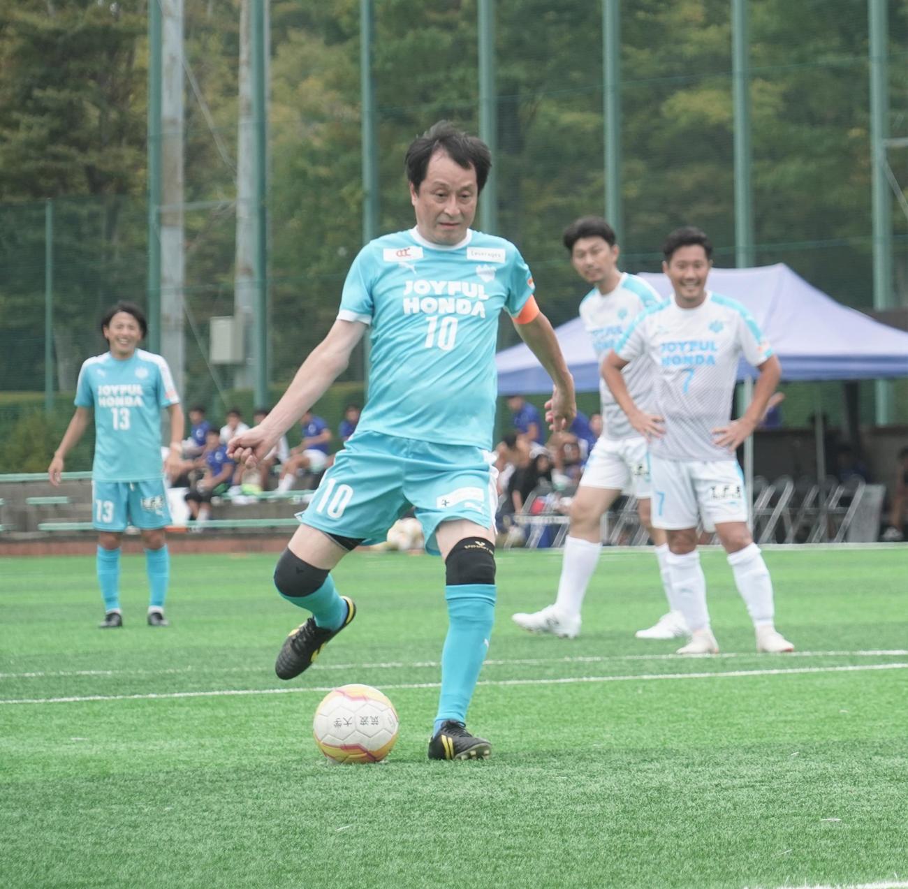 筑波大開学50周年記念マッチに出場した同大学永田恭介学長（撮影・佐藤成）