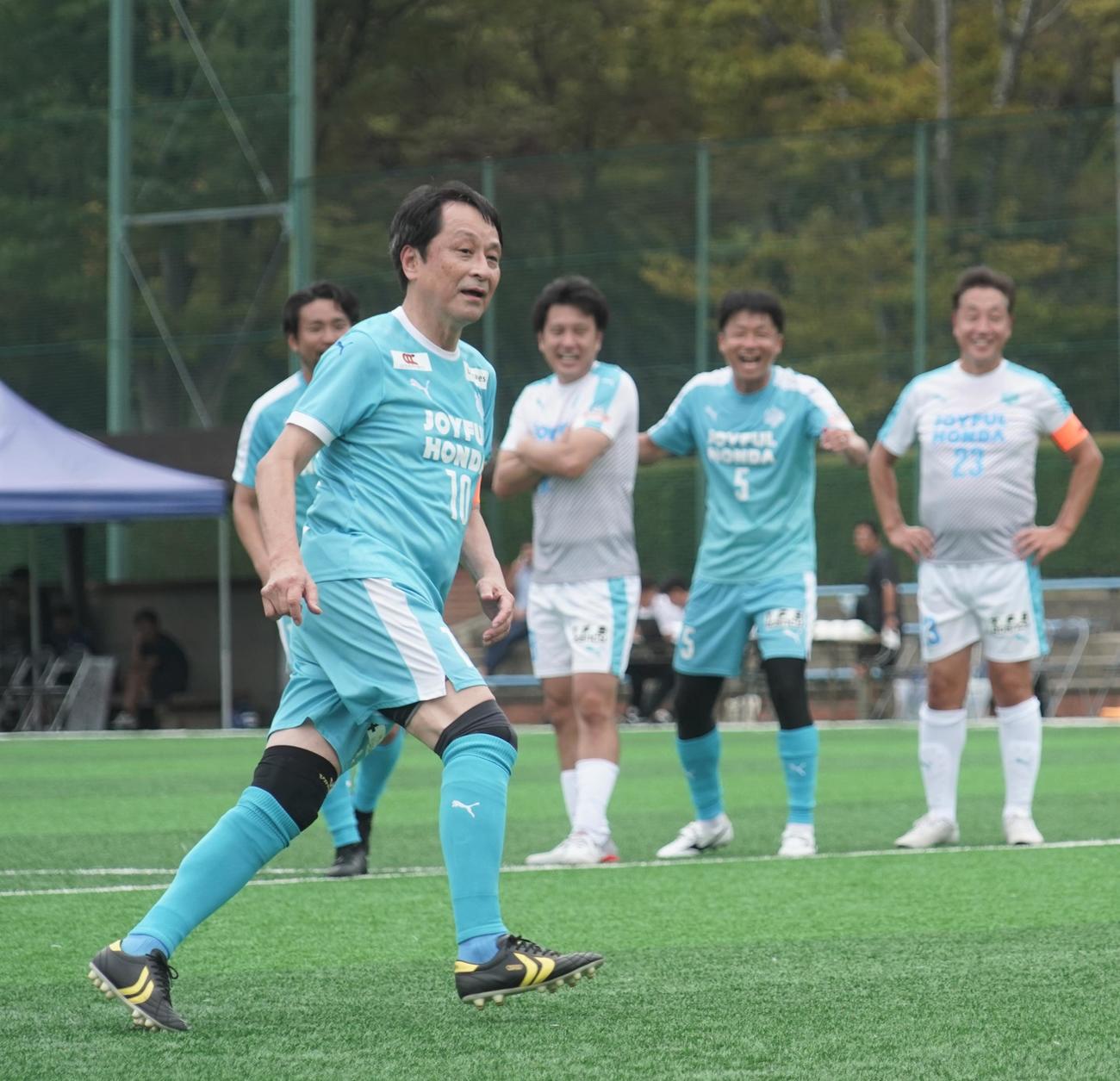 筑波大開学50周年記念マッチに出場した同大学永田恭介学長（撮影・佐藤成）