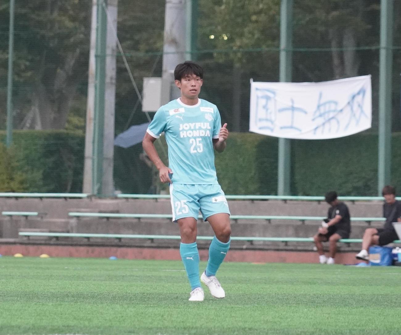 JR東日本カップ2023第97回関東大学サッカーリーグ戦1部筑波大対国士舘大戦で、プレーする筑波大MF徳永涼（撮影・佐藤成）