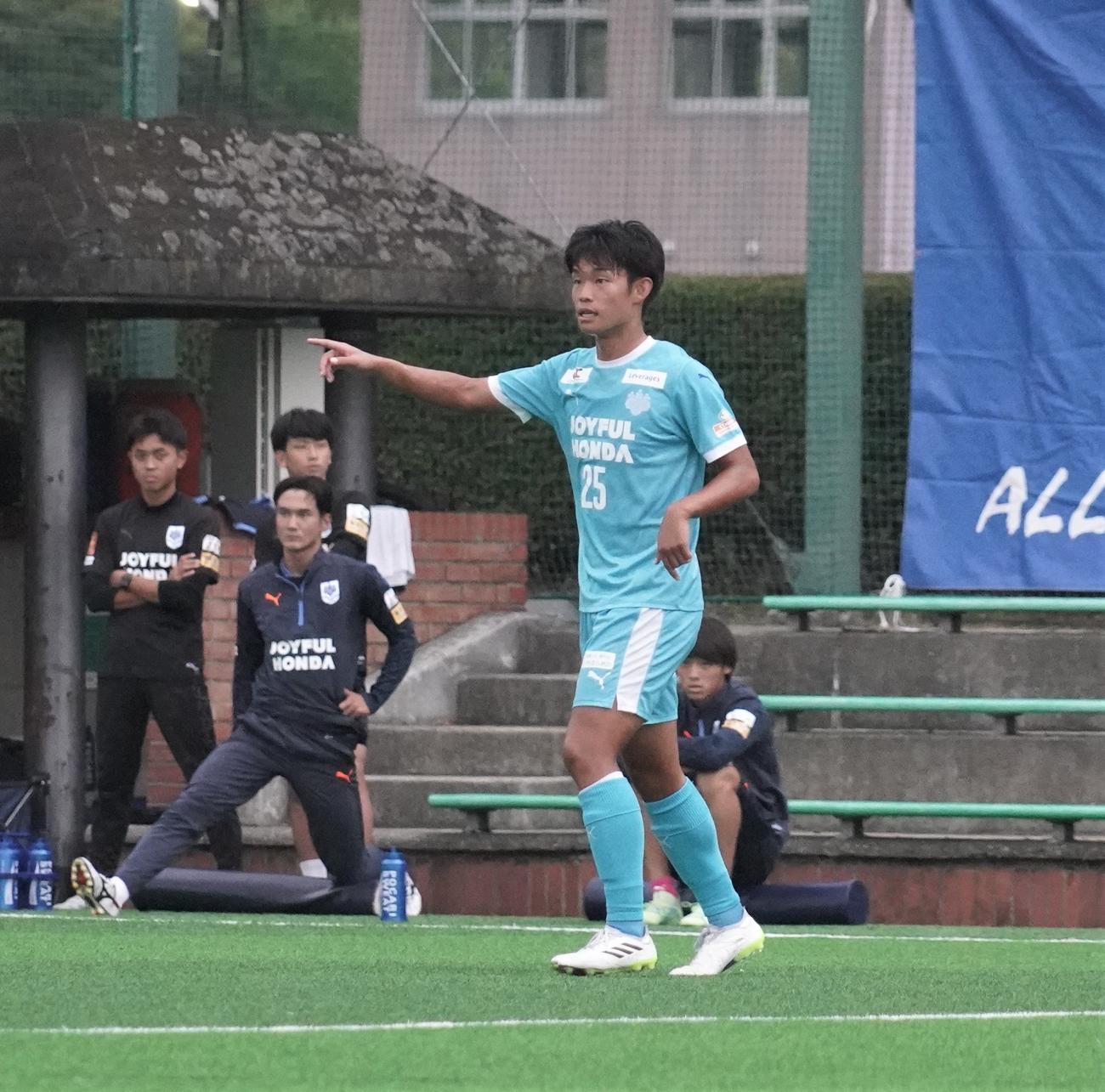 JR東日本カップ2023第97回関東大学サッカーリーグ戦1部筑波大対国士舘大戦で、プレーする筑波大MF徳永涼（撮影・佐藤成）