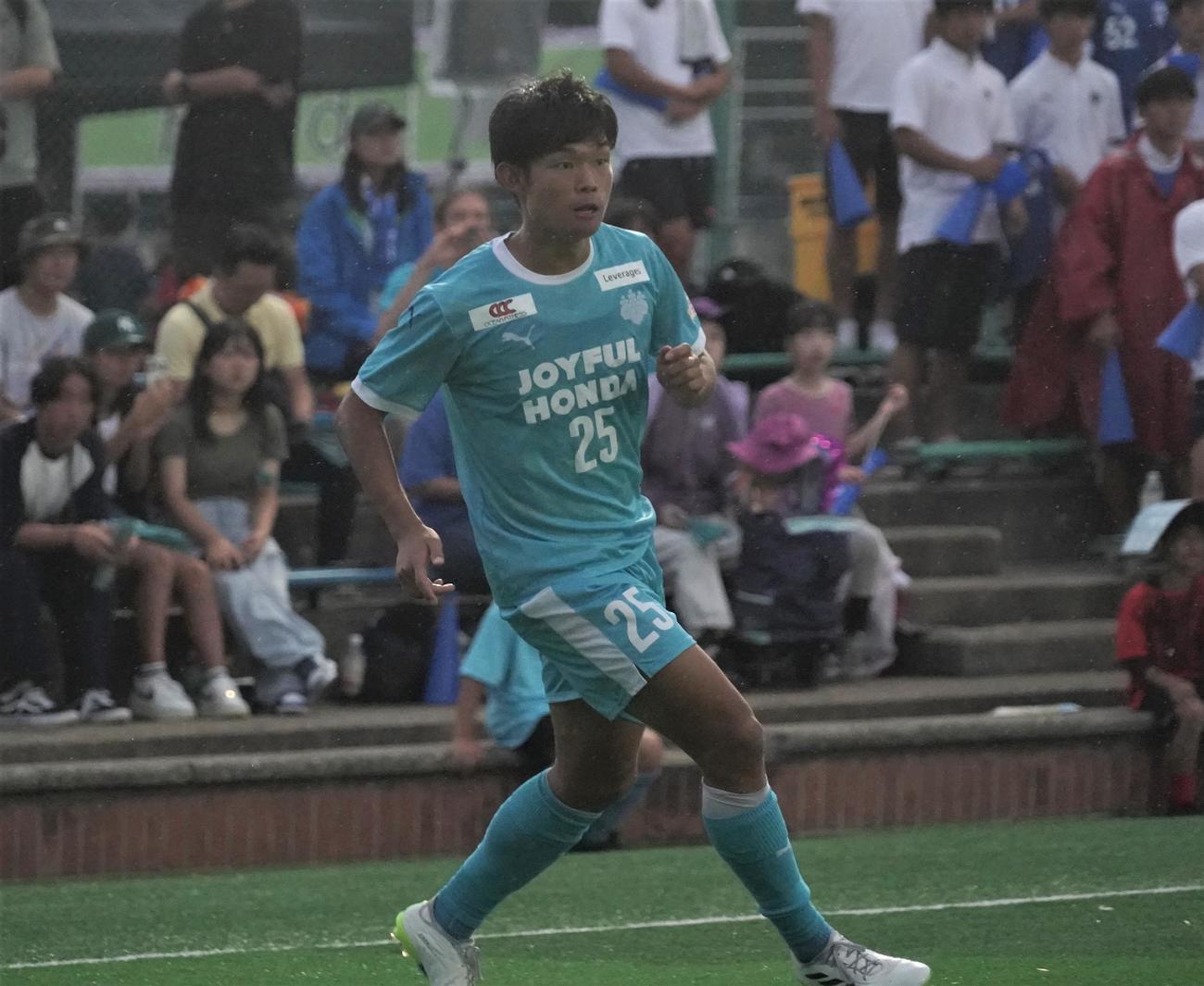 JR東日本カップ2023第97回関東大学サッカーリーグ戦1部筑波大対国士舘大戦で、プレーする筑波大MF徳永涼（撮影・佐藤成）