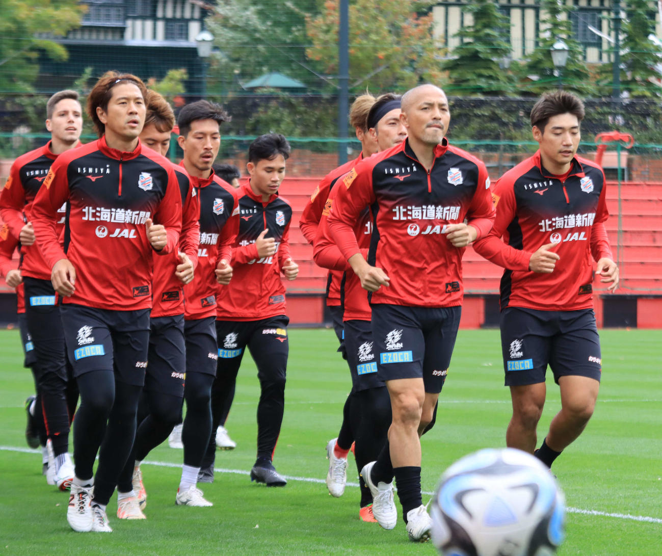 ランニングする札幌小野（手前右）（撮影・保坂果那）