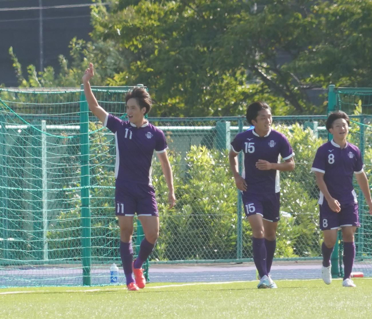 JR東日本カップ2023第97回関東大学サッカーリーグ戦1部明大対東国大戦で、得点し喜ぶ明大FW太田龍之介（撮影・佐藤成）