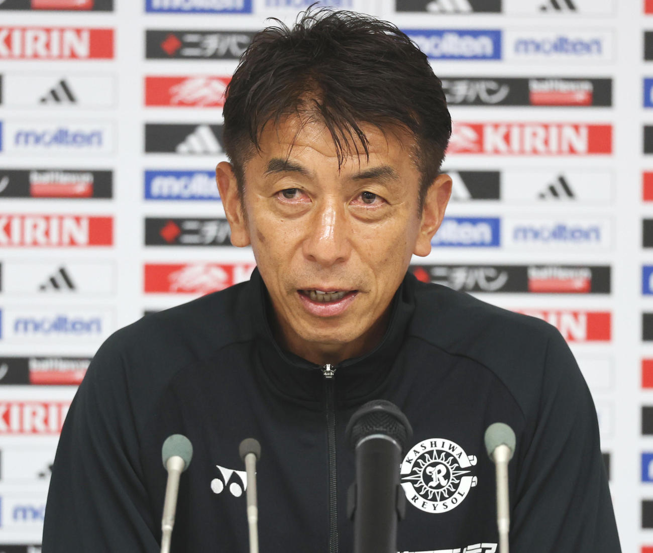 熊本対柏　試合後に会見する柏井原監督（撮影・野上伸悟）