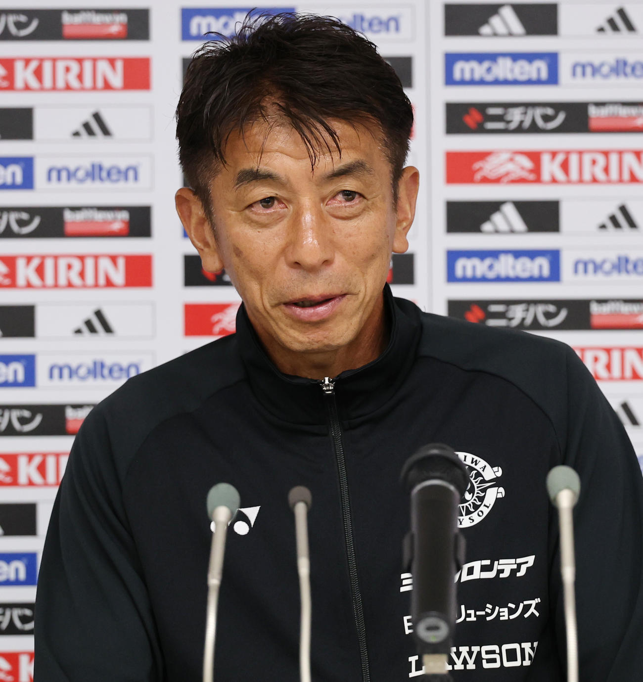 熊本対柏　試合後に会見する柏井原監督（撮影・野上伸悟）