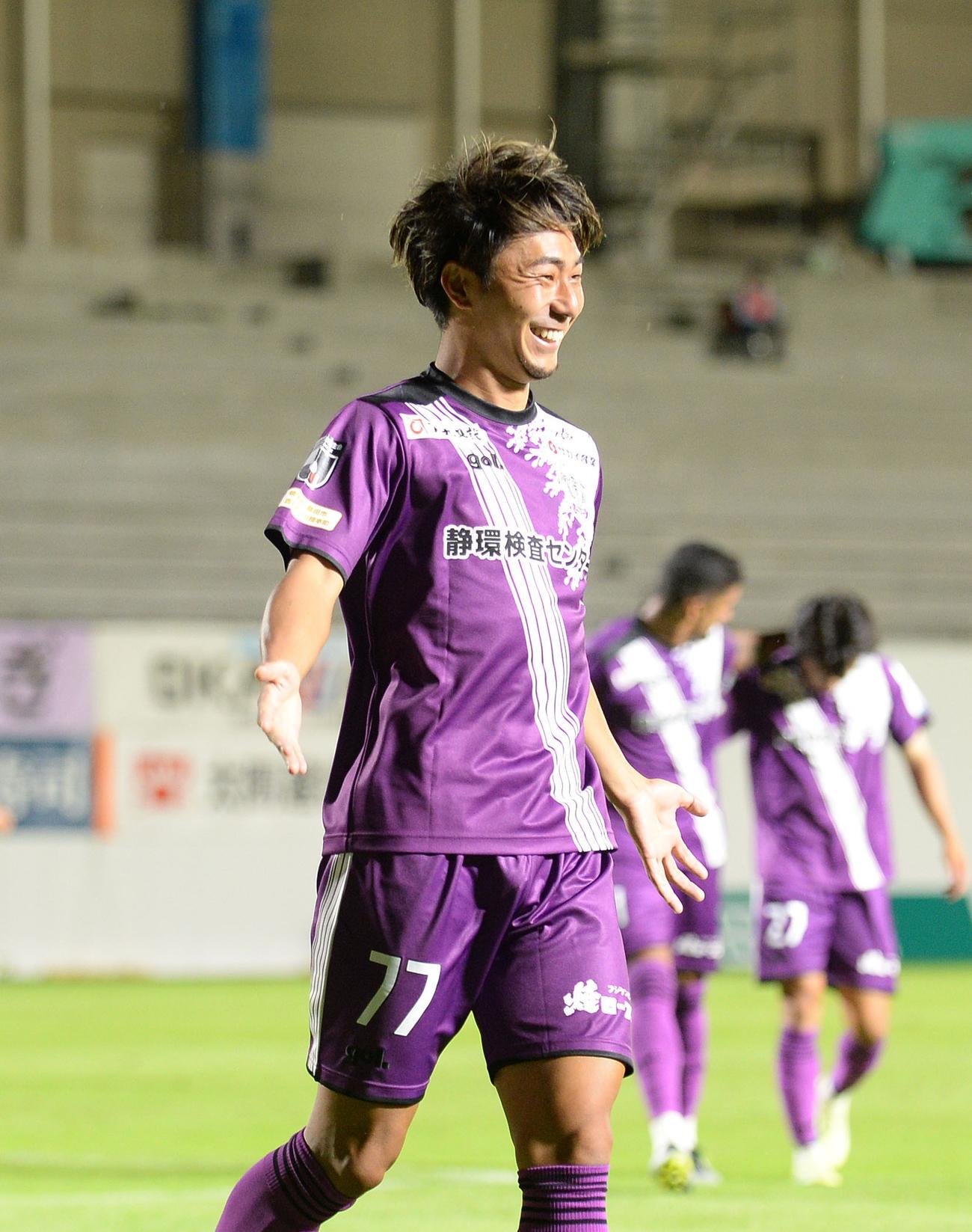 ダメ押しの3点目を決めた藤枝中川は笑顔を見せる