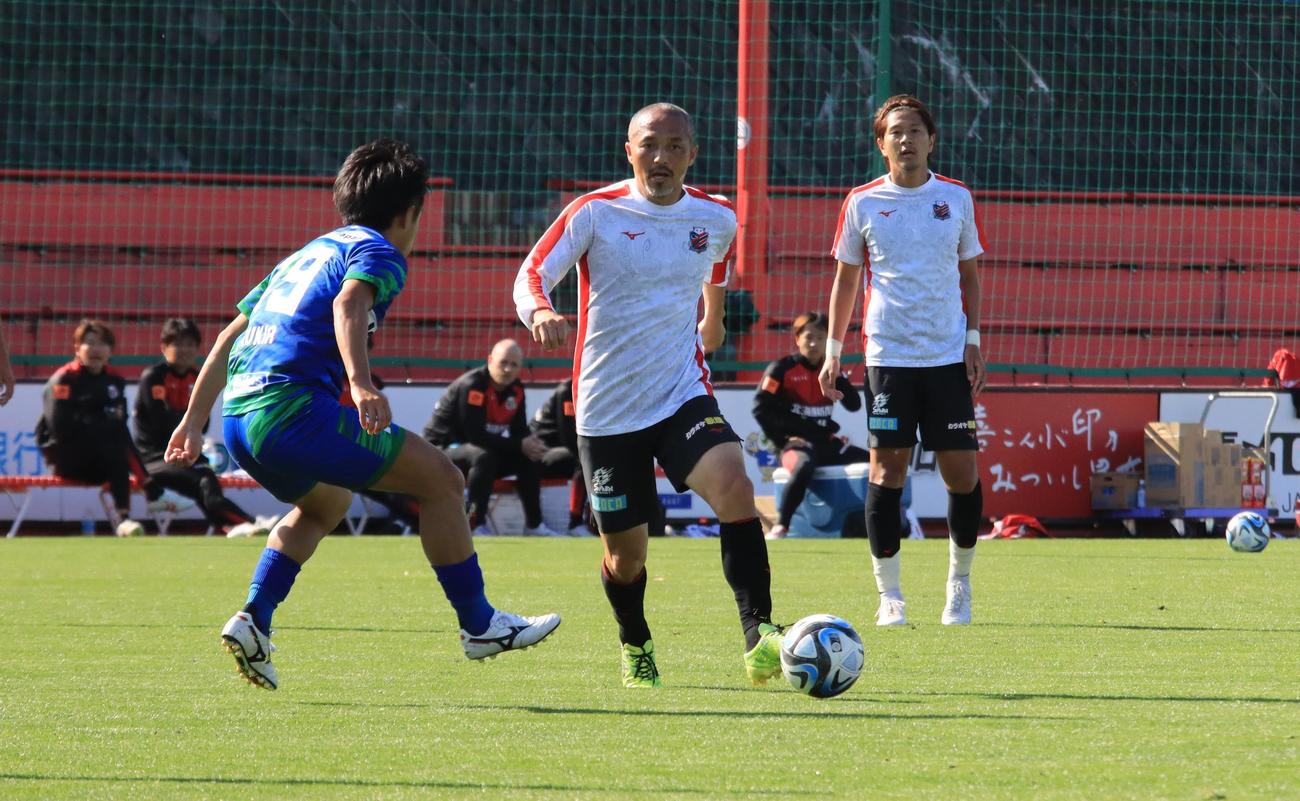 北海道十勝スカイアースとの練習試合に出場した札幌小野（中央）（撮影・保坂果那）