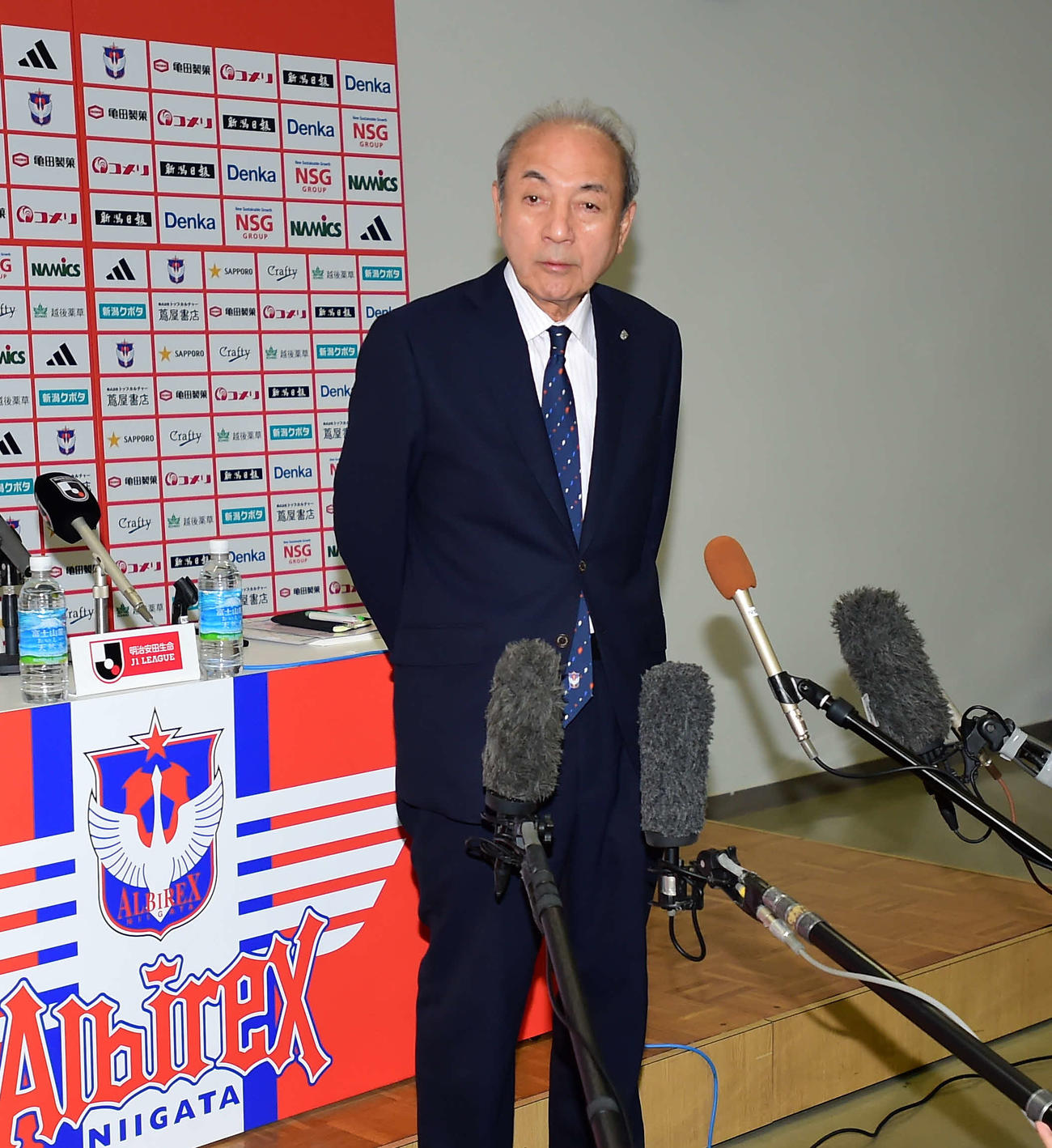 秋春制へのシーズン移行について取材に対応した新潟の中野社長