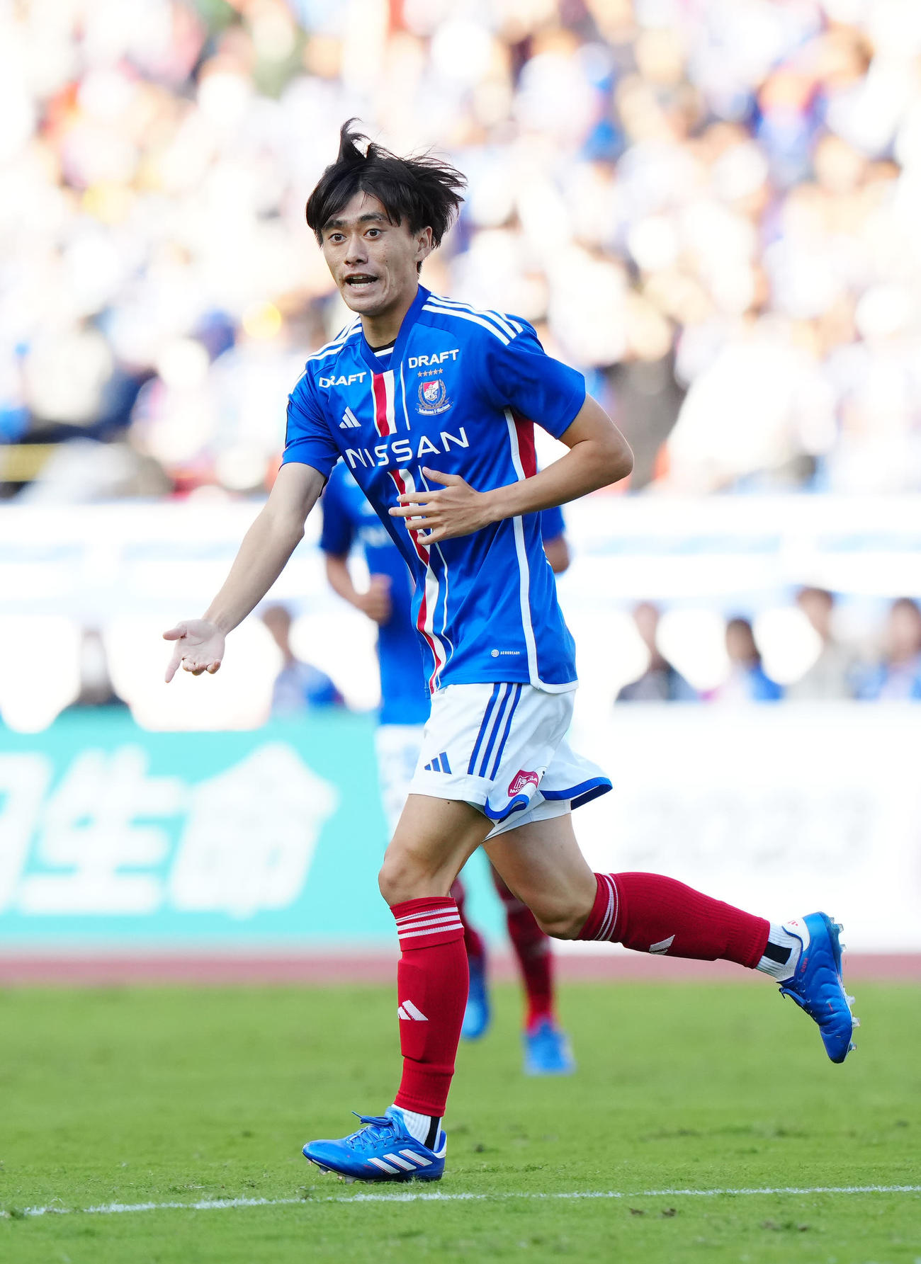 横浜対札幌　後半、途中出場でJ1リーグ初出場の横浜榊原（撮影・江口和貴）