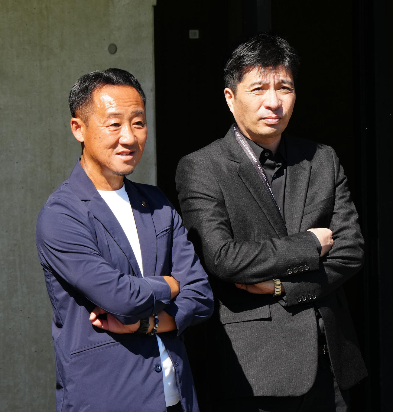 熊本対町田　試合前、言葉を交わす町田黒田監督（左）と藤田社長（撮影・江口和貴）