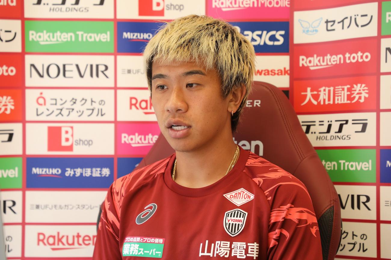 10月27日にオンライン取材に応じる神戸DF初瀬亮（C）VISSEL KOBE
