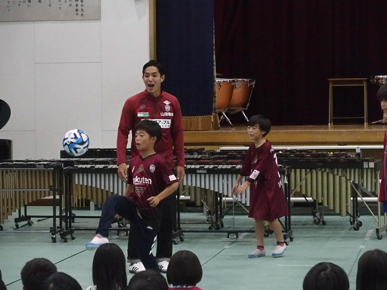神戸市内の小学校を訪問した神戸FW武藤嘉紀（撮影・永田淳）