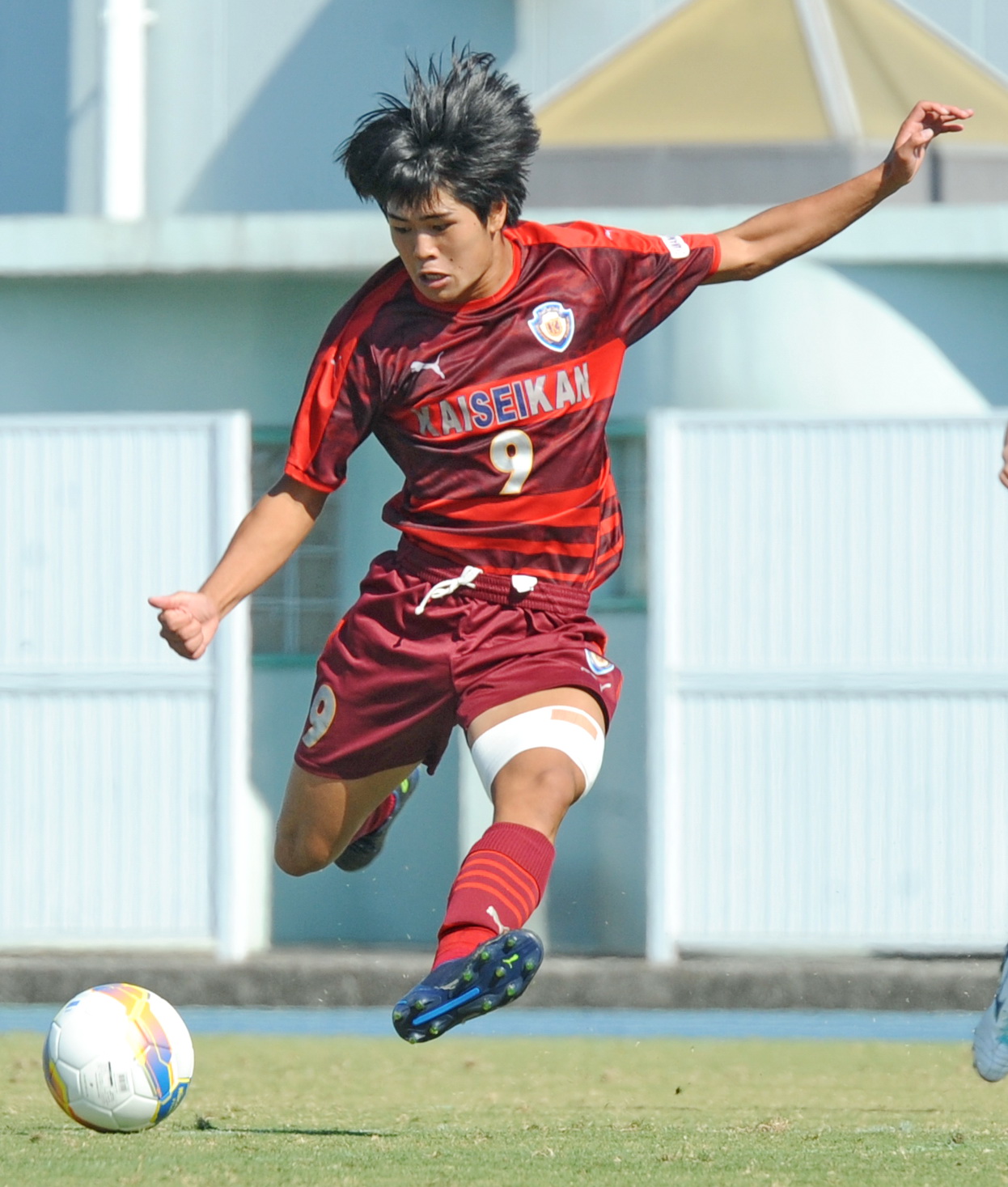 後半7分、チーム2点目のゴールを決める浜松開誠館FW菅原