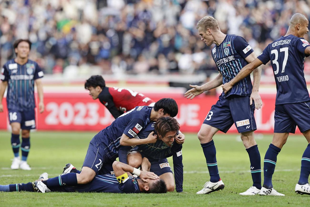 浦和を破りルヴァン杯初優勝を果たした福岡イレブン（共同）