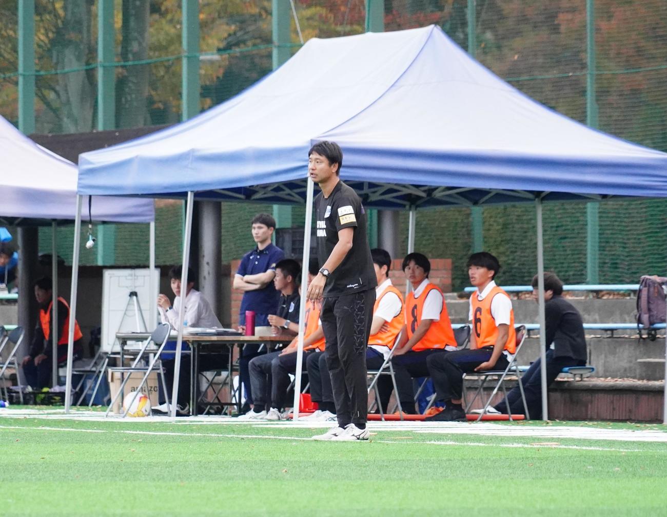 第97回関東大学サッカーリーグ戦1部を制した筑波大の平山相太ヘッドコーチ（撮影・佐藤成）