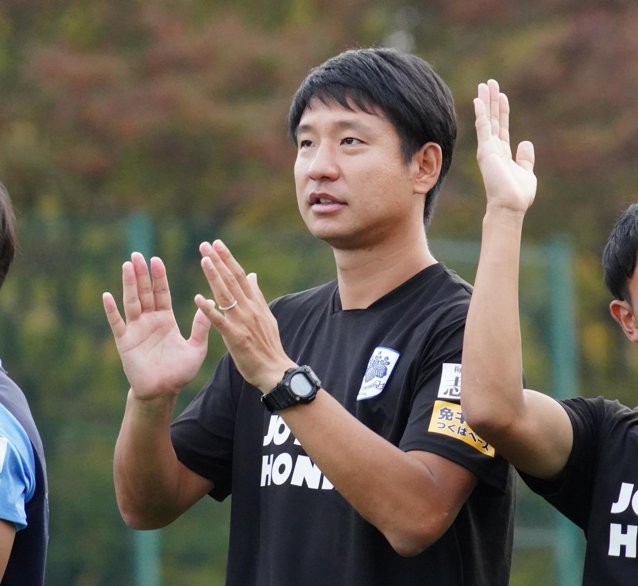 第97回関東大学サッカーリーグ戦1部を制した筑波大の平山相太ヘッドコーチ（撮影・佐藤成）
