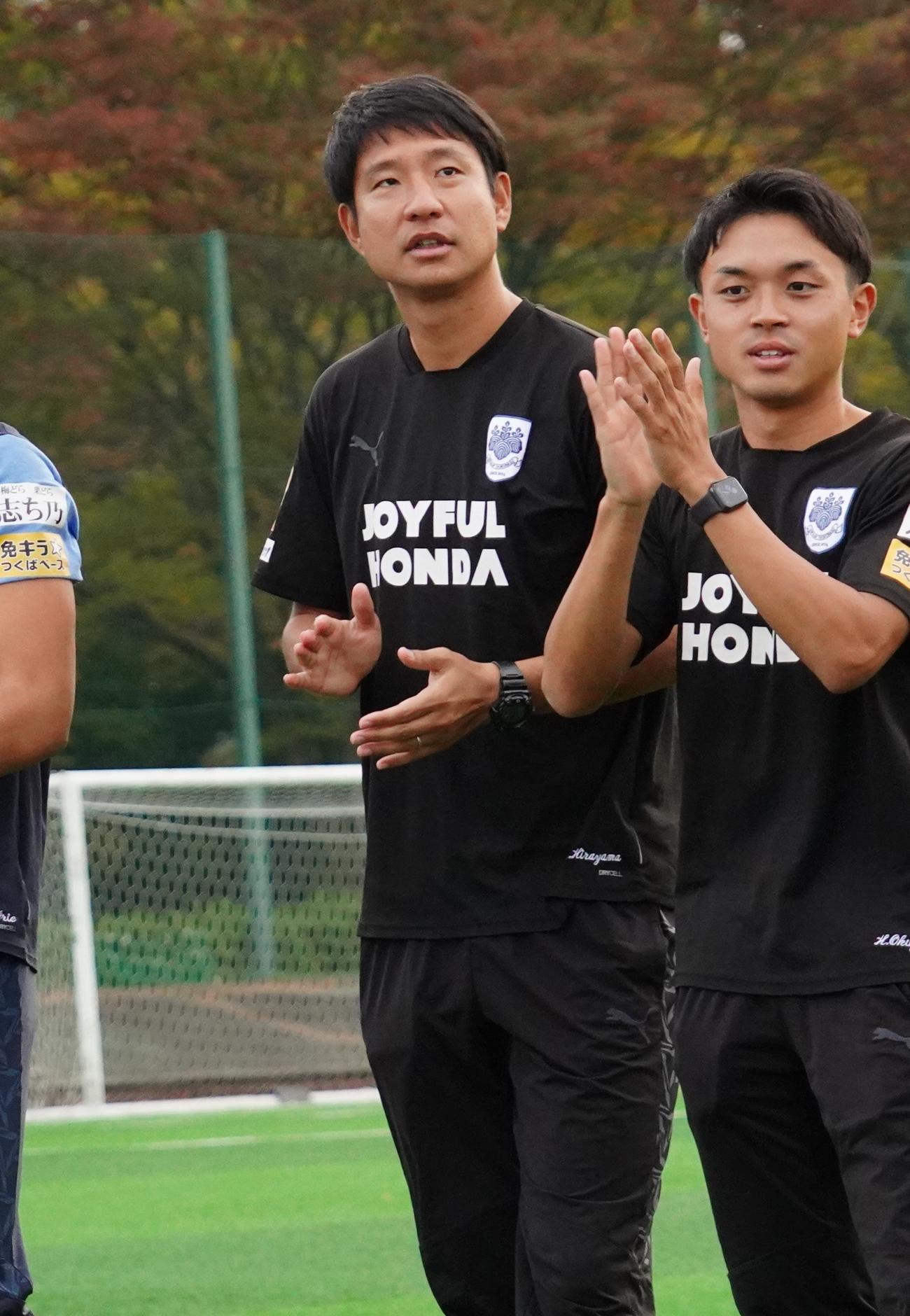第97回関東大学サッカーリーグ戦1部を制した筑波大の平山相太ヘッドコーチ（撮影・佐藤成）