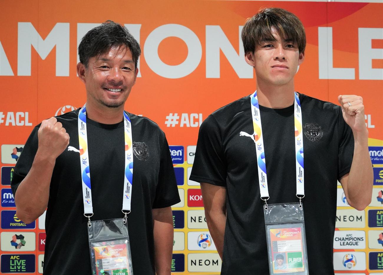ACL第4戦BGパトゥム戦の前日会見に出席した川崎フロンターレ鬼木達監督（左）と瀬古樹（撮影・佐藤成）