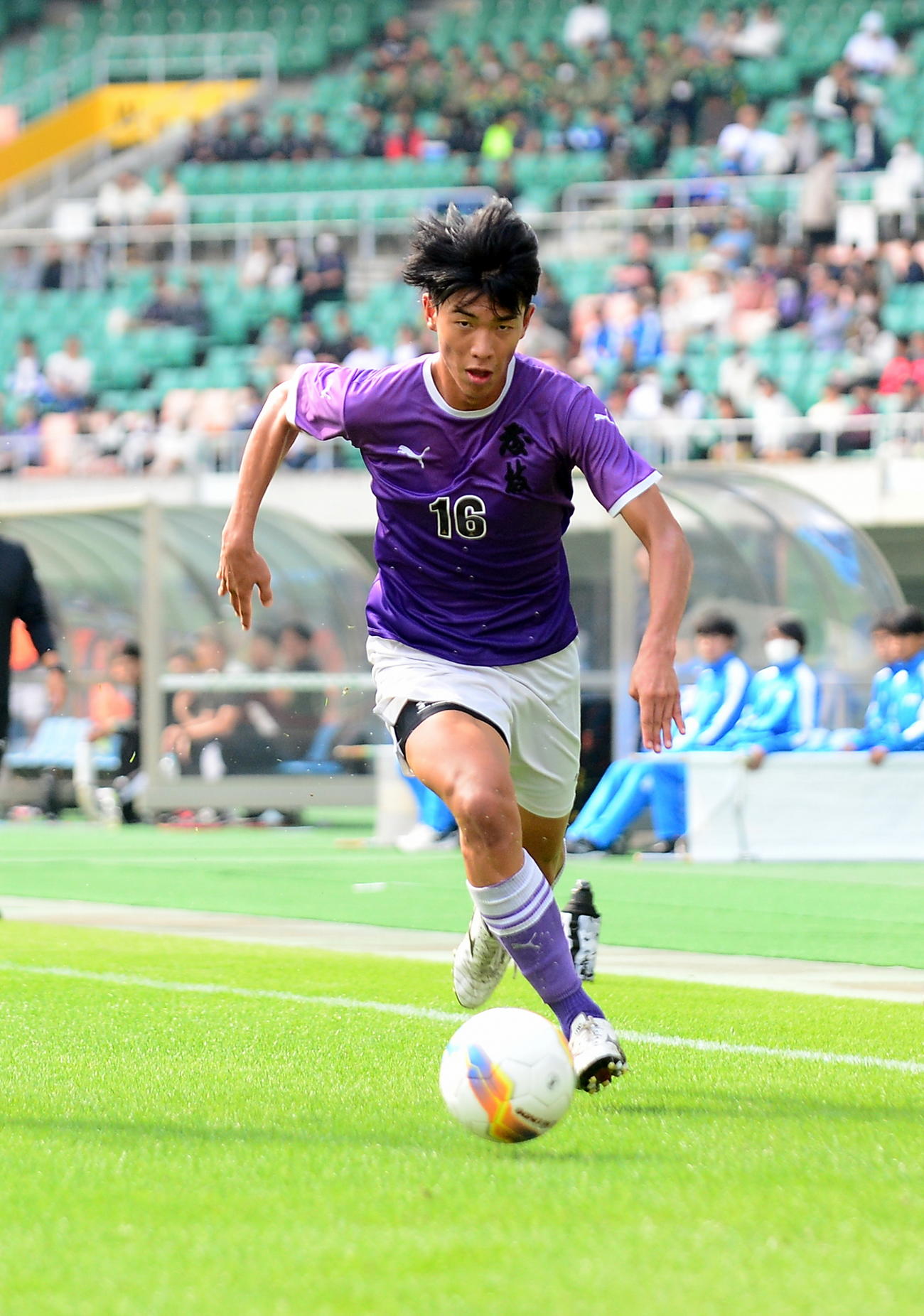 準決勝・浜名戦、ドリブルで仕掛ける藤枝東FW植野