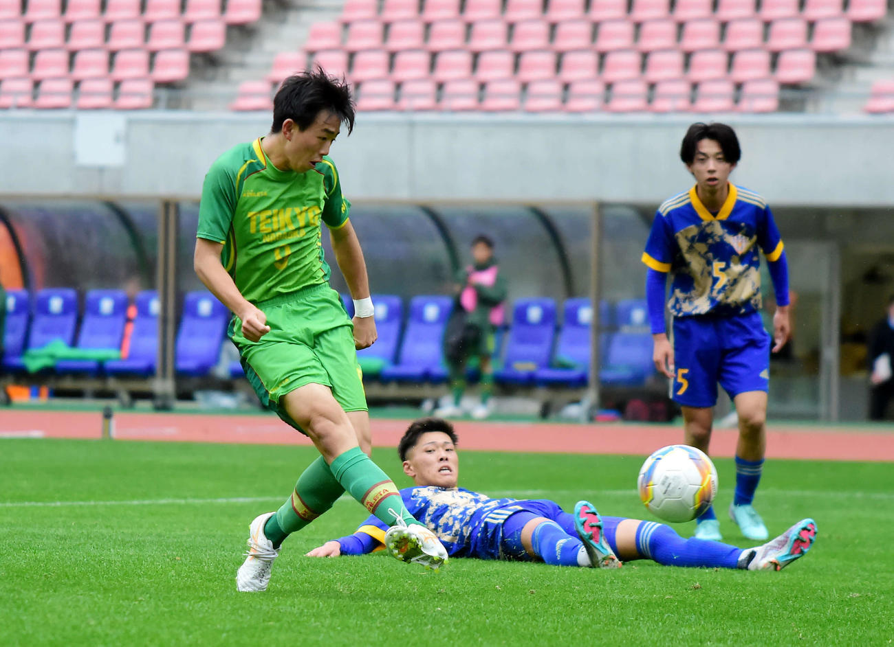 後半14分、帝京長岡・新納がこの日2点目のゴールを決め、4－0