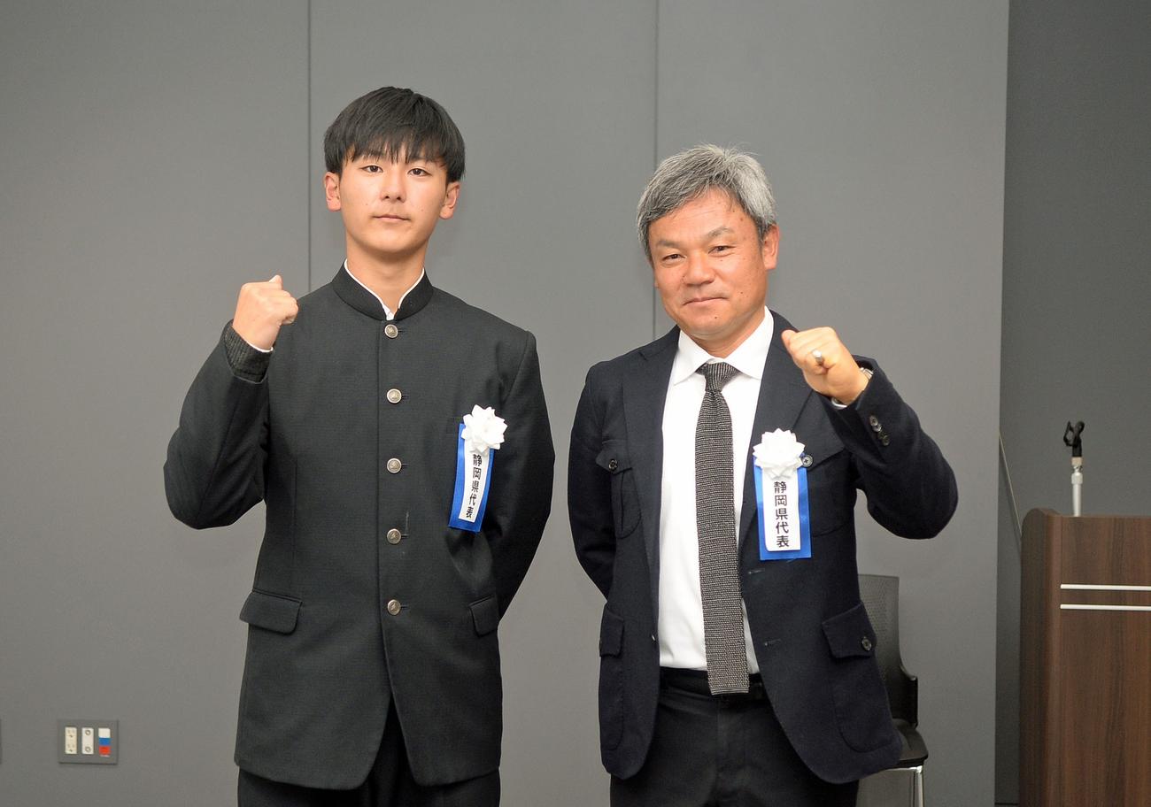 一戦必勝を誓った静岡学園の川口監督（右）とFW神田
