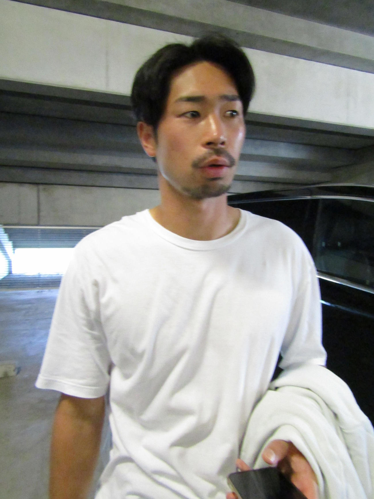 取材に応じるG大阪三浦
