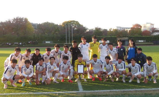 関東リーグ新人戦で優勝した明大のメンバー