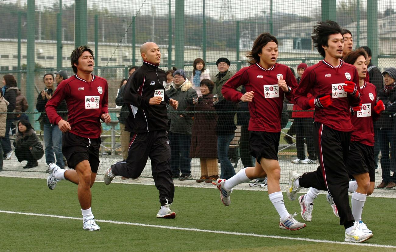 2007年1月16日、神戸での初練習に参加したFW大久保嘉人。ランニングでは苦しみながらゴールイン