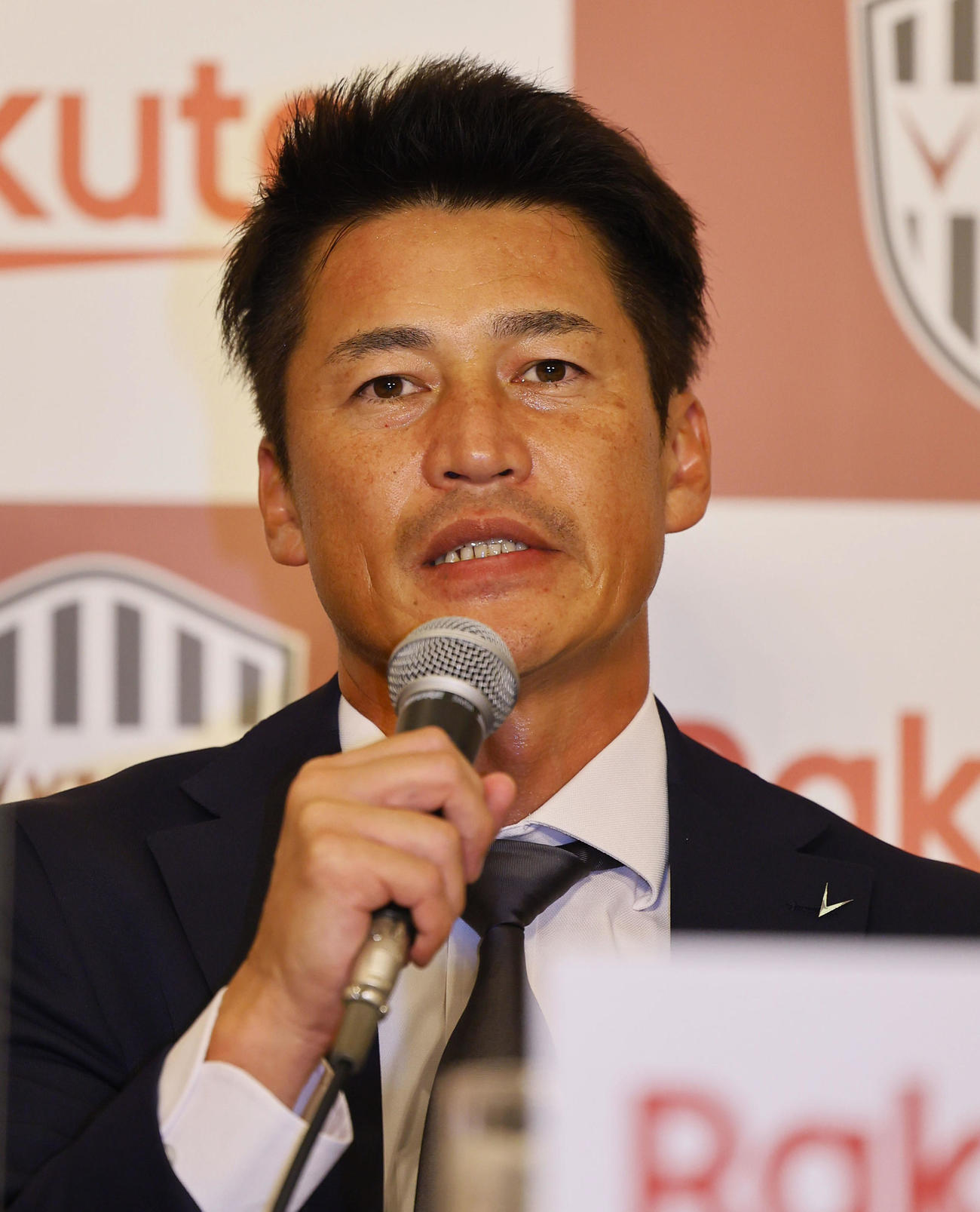 記者会見する神戸吉田監督（撮影・藤尾明華）