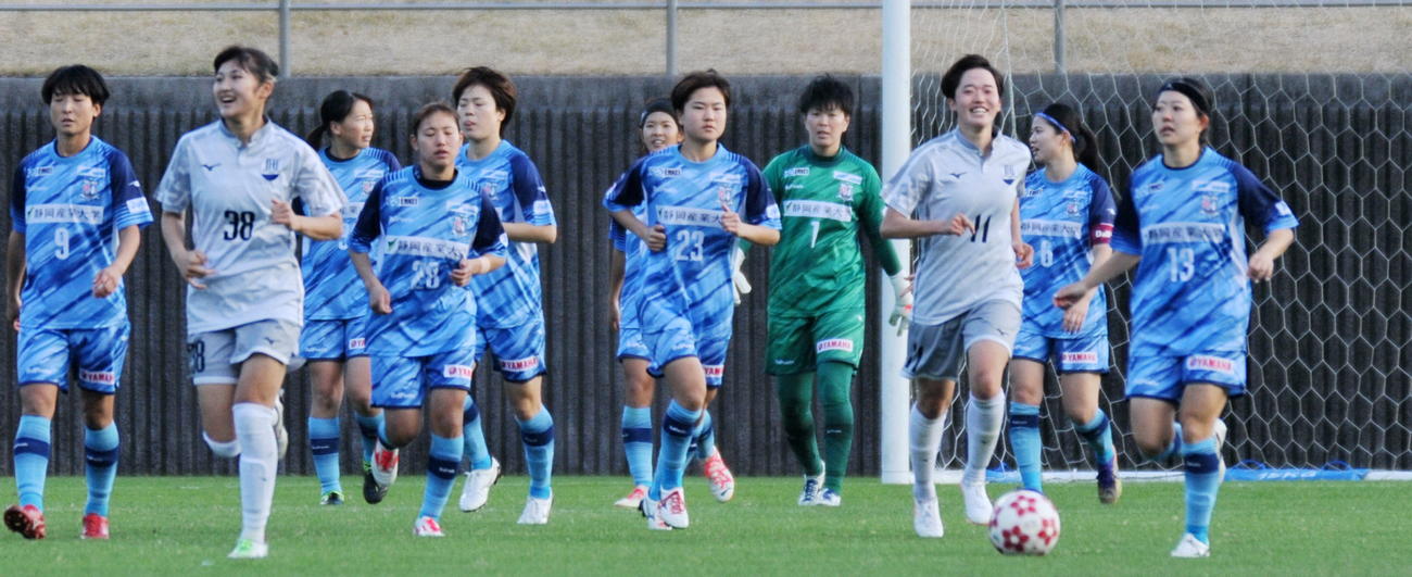 後半2分、先制点を許してうなだれる静岡SSUボニータの選手たち　　