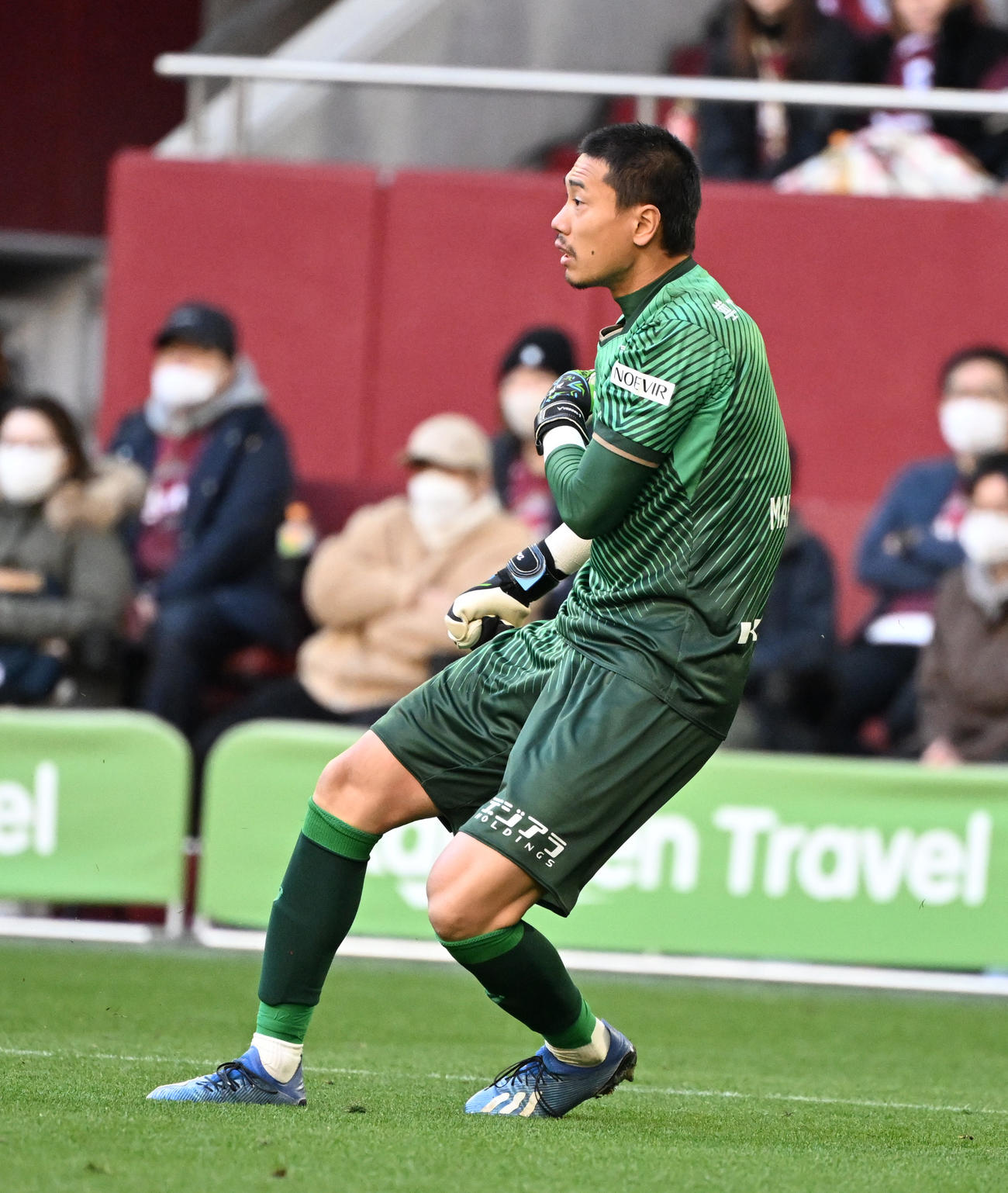 神戸対名古屋　後半、前線にキックでパスを送る神戸GK前川（撮影・清水貴仁）