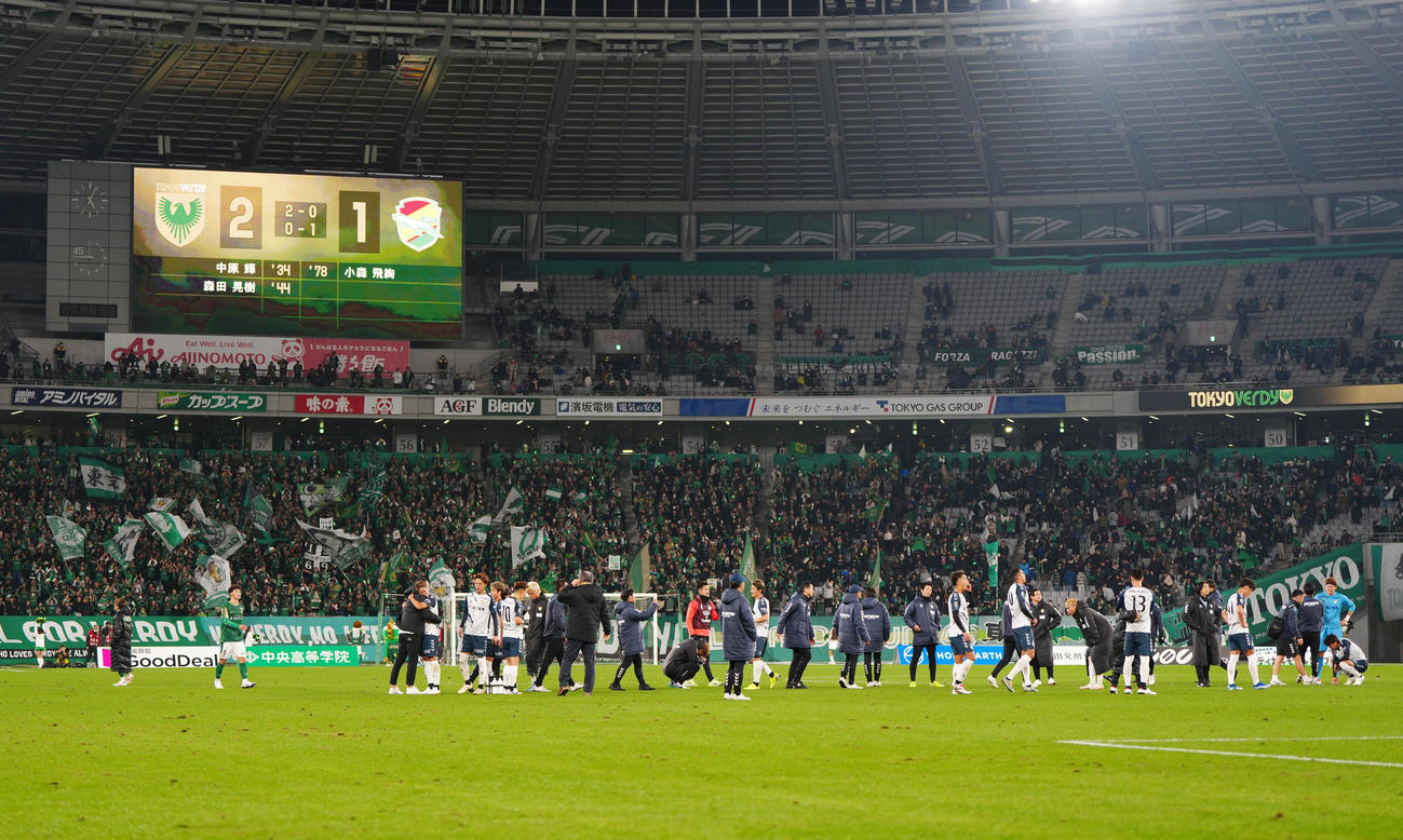 東京V対千葉　東京Vに敗れた千葉の選手たち（撮影・江口和貴）