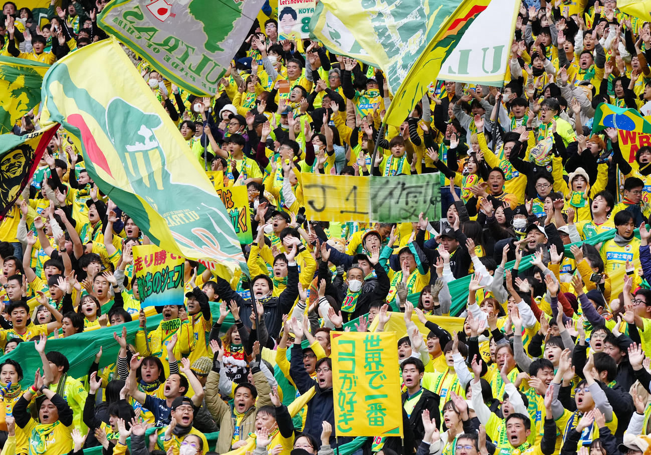 東京V対千葉　試合前、応援する千葉サポーター（撮影・江口和貴）