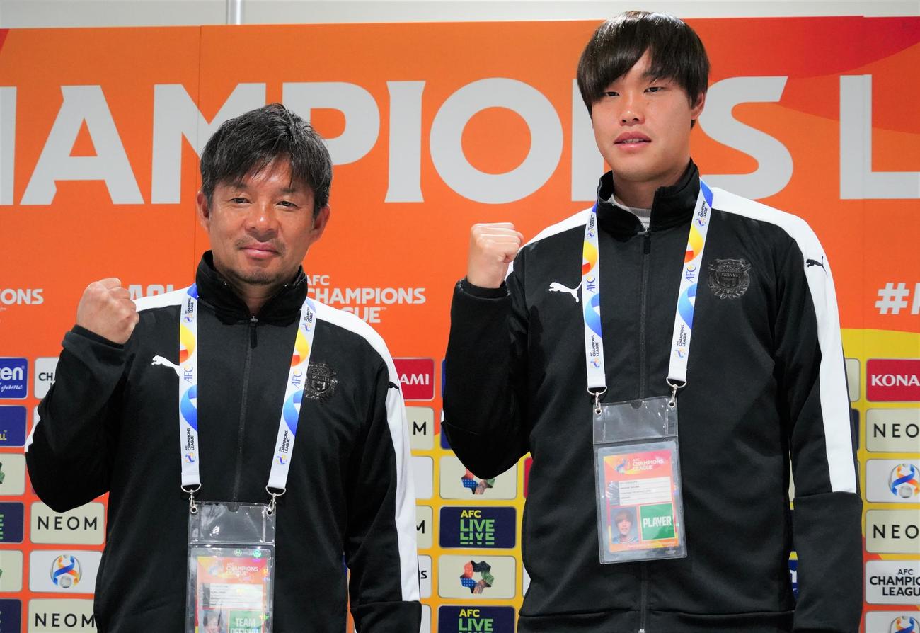 ACL第5戦JDT戦の前日会見に出席した川崎フロンターレ鬼木達監督（左）と大南拓磨（撮影・佐藤成）