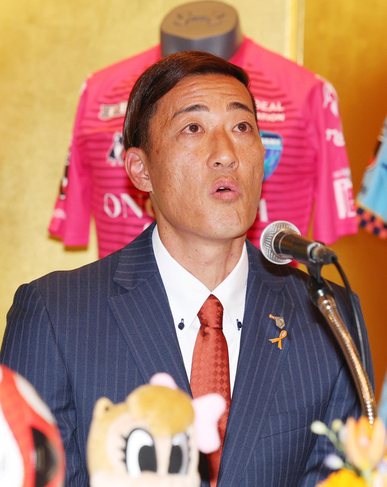 引退会見を行う大宮GK南（撮影・野上伸悟）