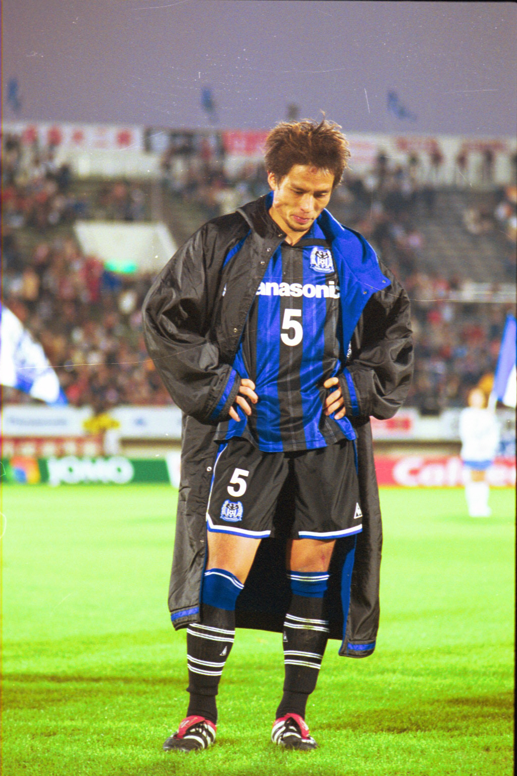 敗戦にガッカリするG大阪宮本恒靖（2000年11月）