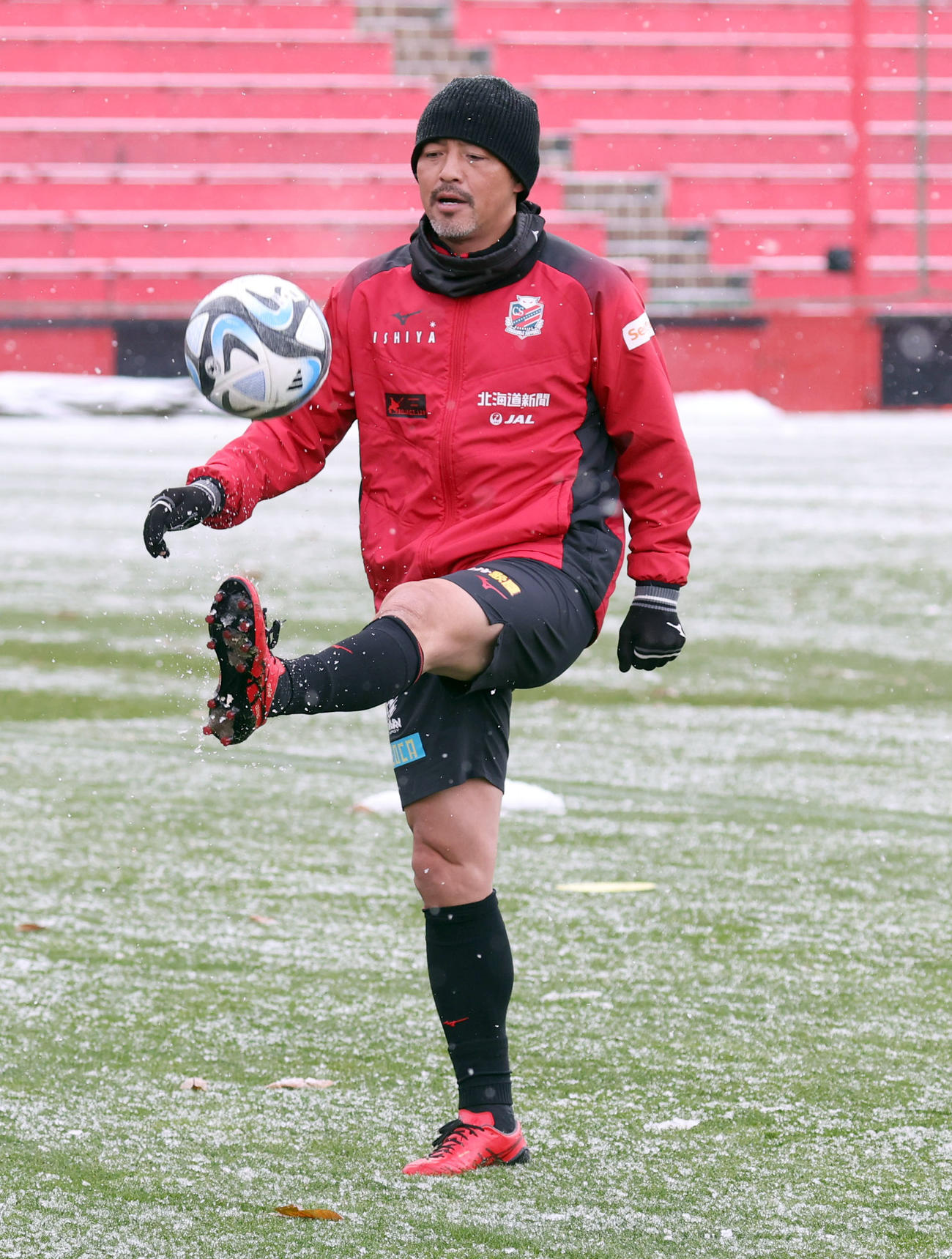 リフティングをする札幌小野（撮影・佐藤翔太）