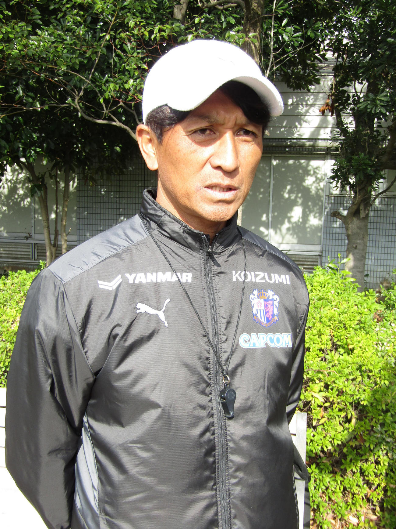 取材に応じるC大阪小菊監督
