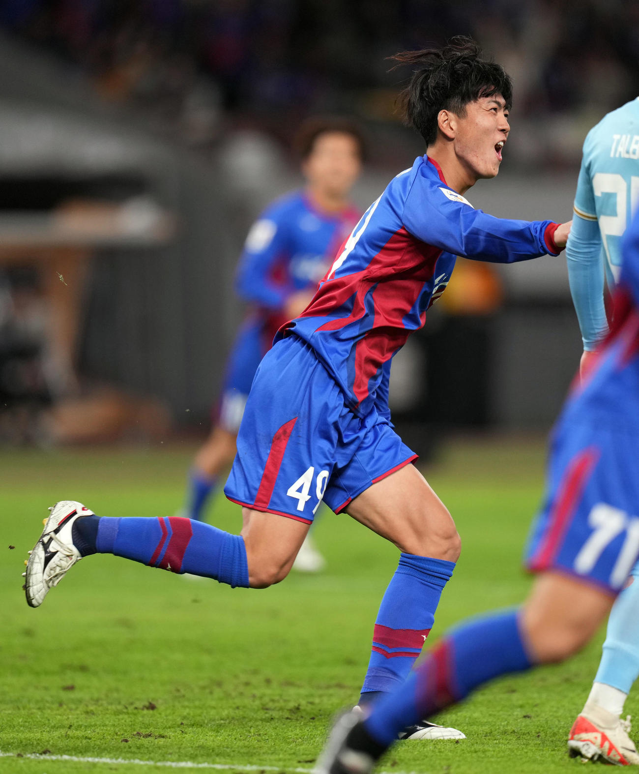 甲府対メルボルン・シティー　前半、ゴールを決める甲府井上（撮影・狩俣裕三）