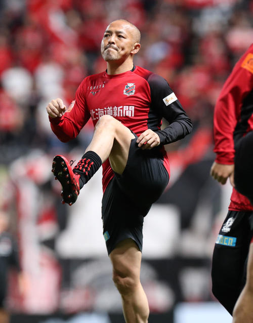 札幌対浦和　試合前、ウオーミングアップをする札幌小野（撮影・佐藤翔太）