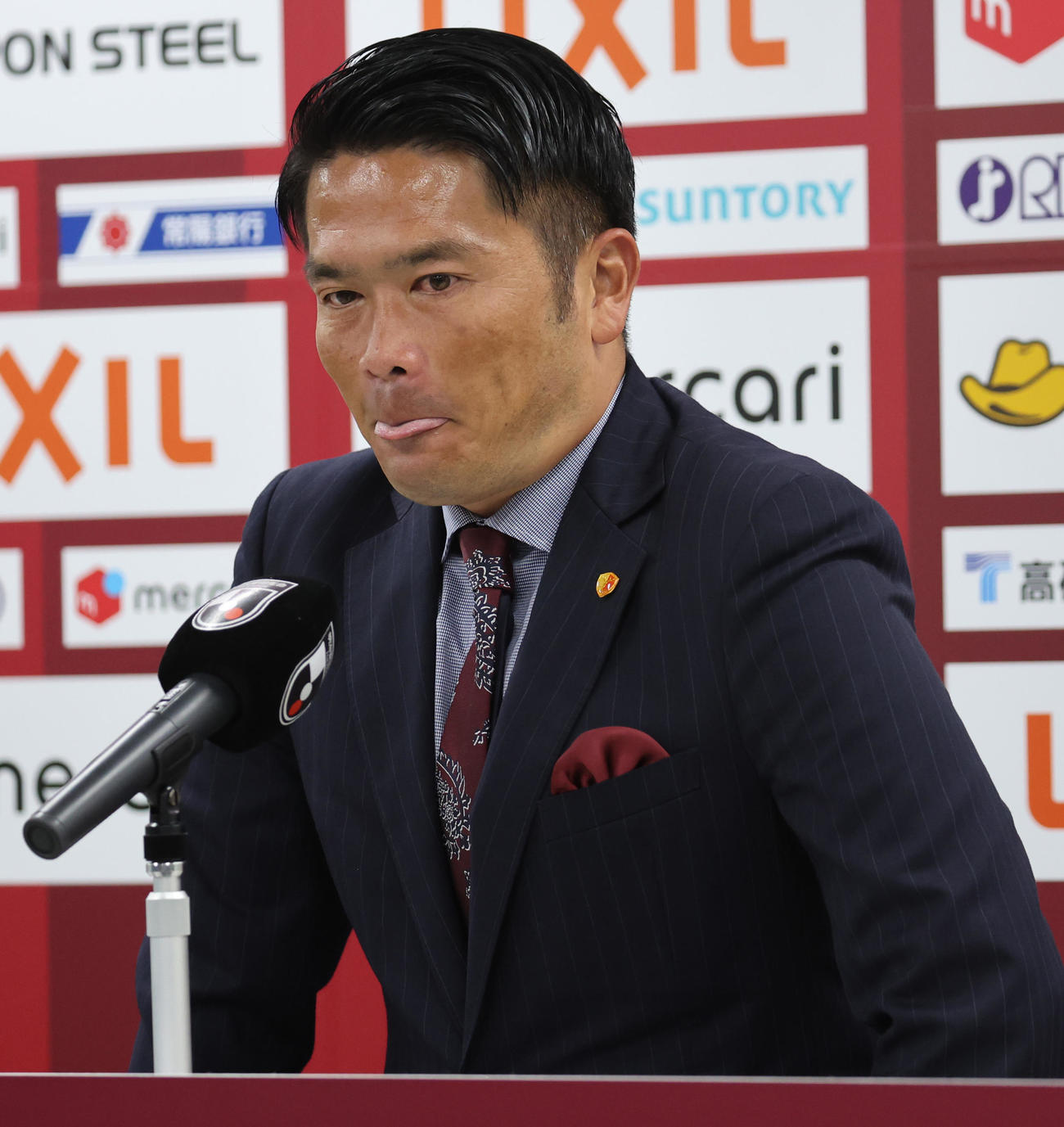 鹿島対横浜FC　試合後に会見する鹿島岩政監督（撮影・野上伸悟）