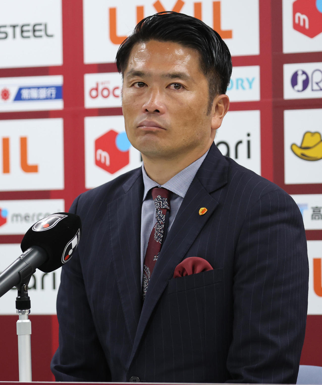 鹿島対横浜FC　試合後に会見する鹿島岩政監督（撮影・野上伸悟）