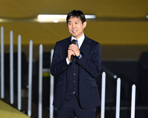 優秀監督賞のプレゼンターで登場した森保日本代表監（撮影・たえ見朱実）